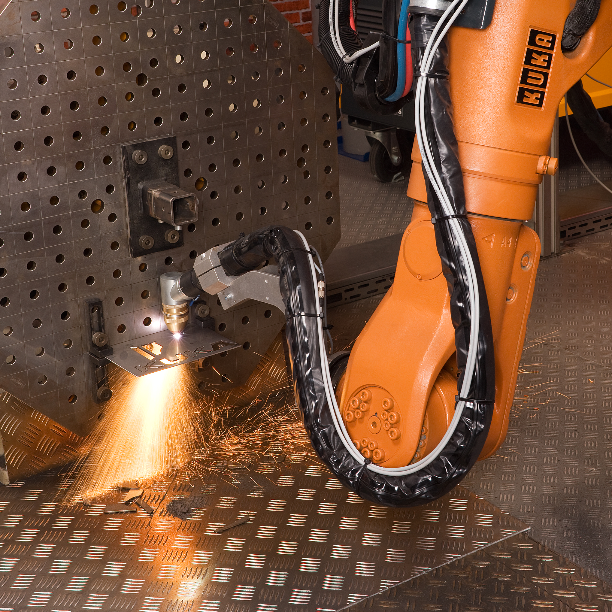 Kuka Robot 库卡机器人  金属加工等离子切割